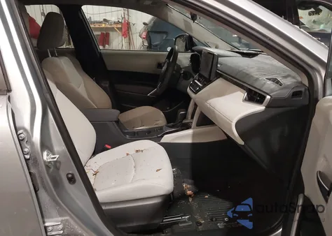 2023 Toyota Corolla Cross Le z USA, uszkodzony, nr VIN 7MUBAABG0PV063196